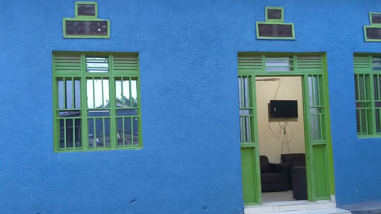 INZU NZIZA IHENDUTSE  IKIGALI IRAGURISHWA  IRAHANTU HEZA MURI SITE NTIGUCIKE  320 SQM  +250783072475