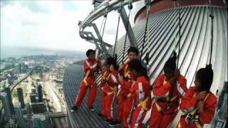 Cn Tower's Edgewalk ! FULL EXPERIENCE VIDEO .(amazing., 2011-08-03T22:59:12.000Z)