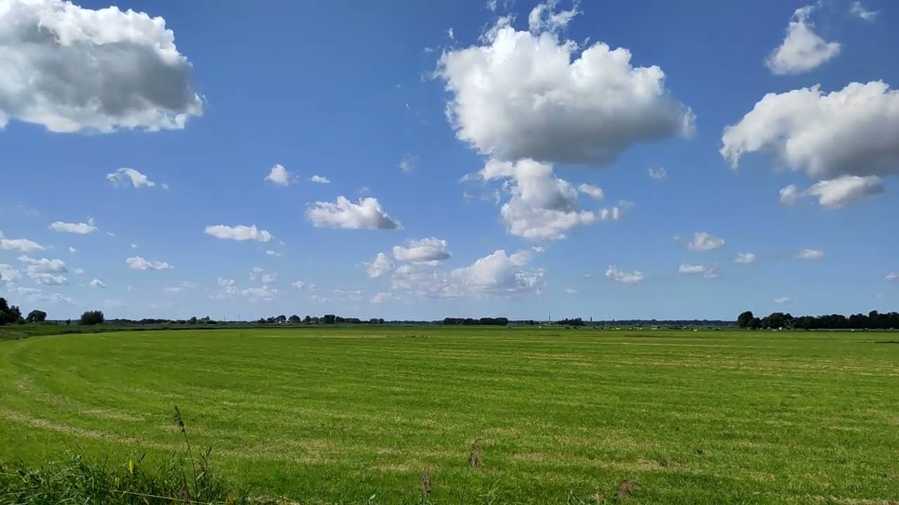 Time lapse Clouds and an endless field | North Holland | Eemnes