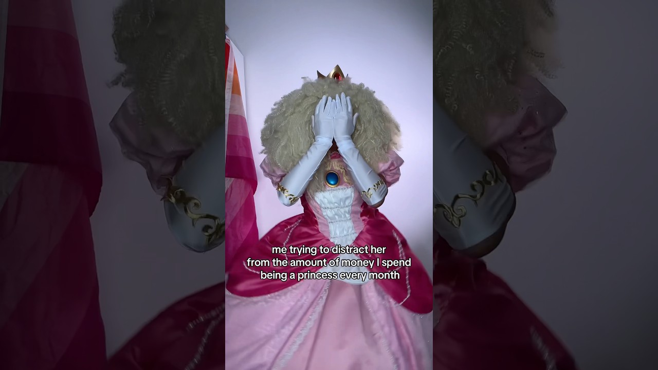 Do you think it worked? #princesspeach #princessdaisy #rosalina #nintendocosplay