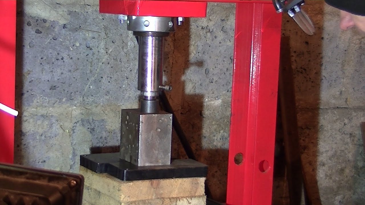 Prasa hydrauliczna,stempel, matryca i wytłoczka