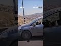 مستوطن يعيق مرور سيارة إسعاف فلسطينية