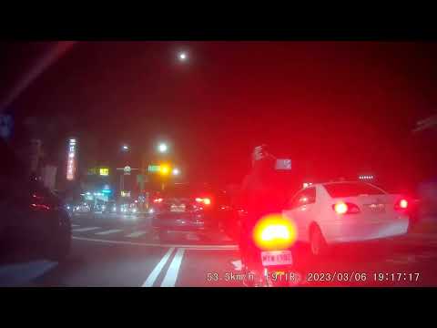 【車禍影片】 偉哉台南交通局，是用腳規畫的是吧？（2023.03.06 台南市永康區復興路