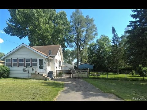 1498 E Schumacher St, Burton, MI home video tour