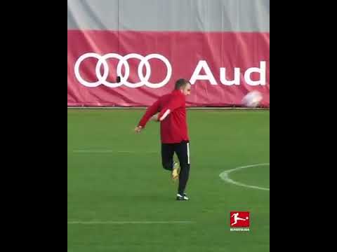 شاهد مدرب بايرن ميونيخ الألماني لا يزال يحتفظ بمهارته