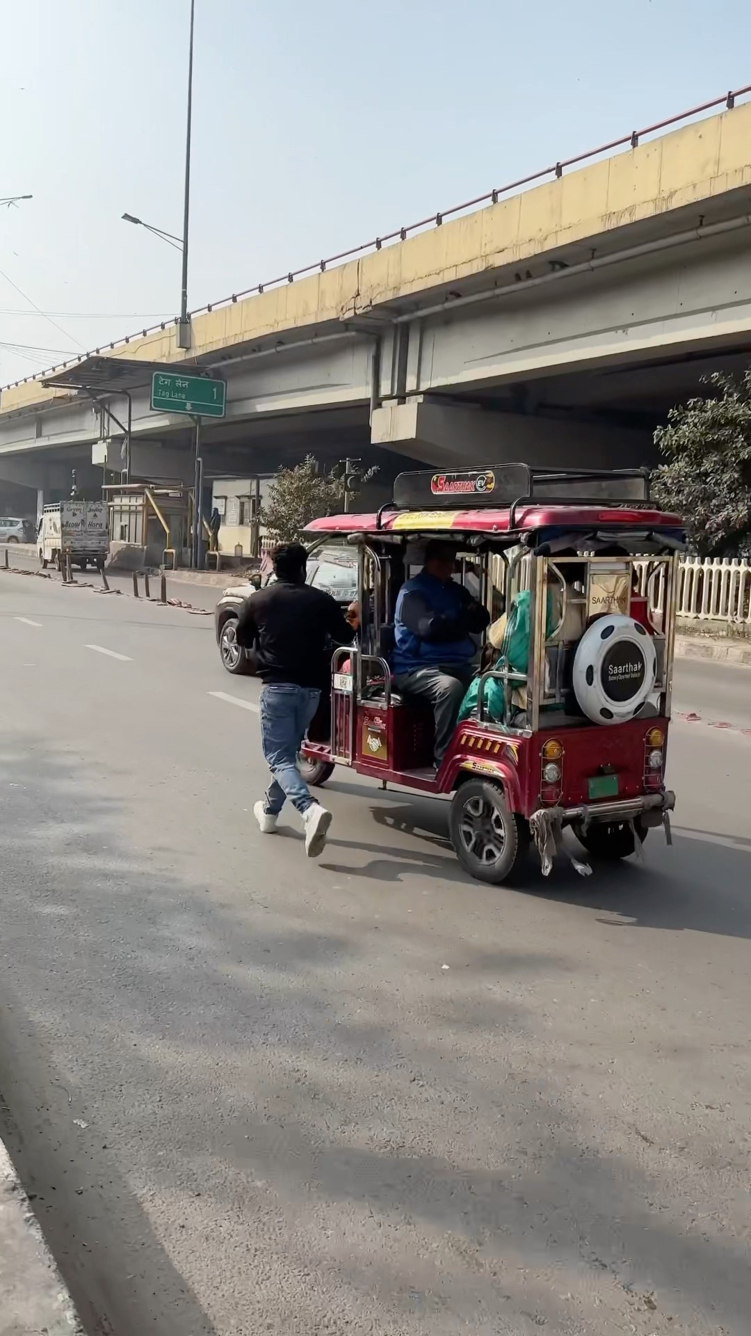 ?आँटी जी क्यो भागी ?#humanity #respect #helping#trending #viralvideo
