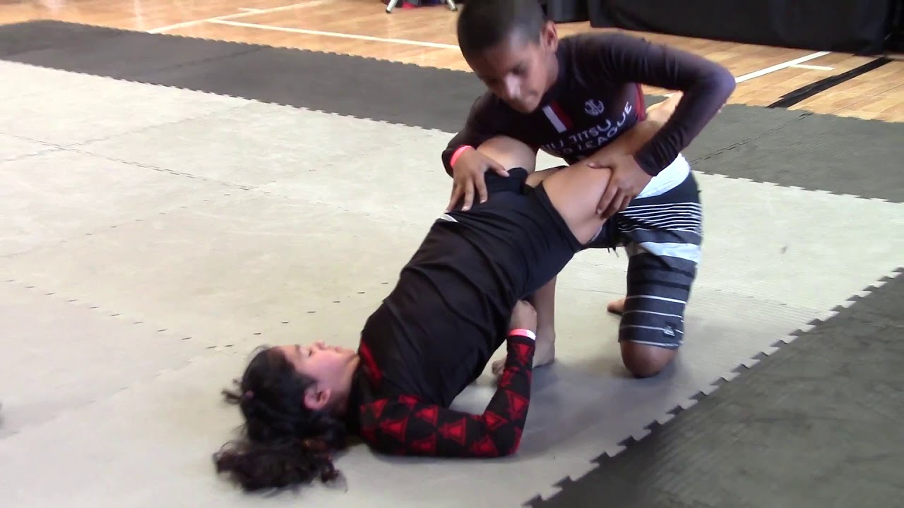 girl vs boy BJJ fight SUBMISSION YouTube