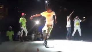 Keyssen E Tito A Fazer Slalom No Estádio Dos Coqueiros