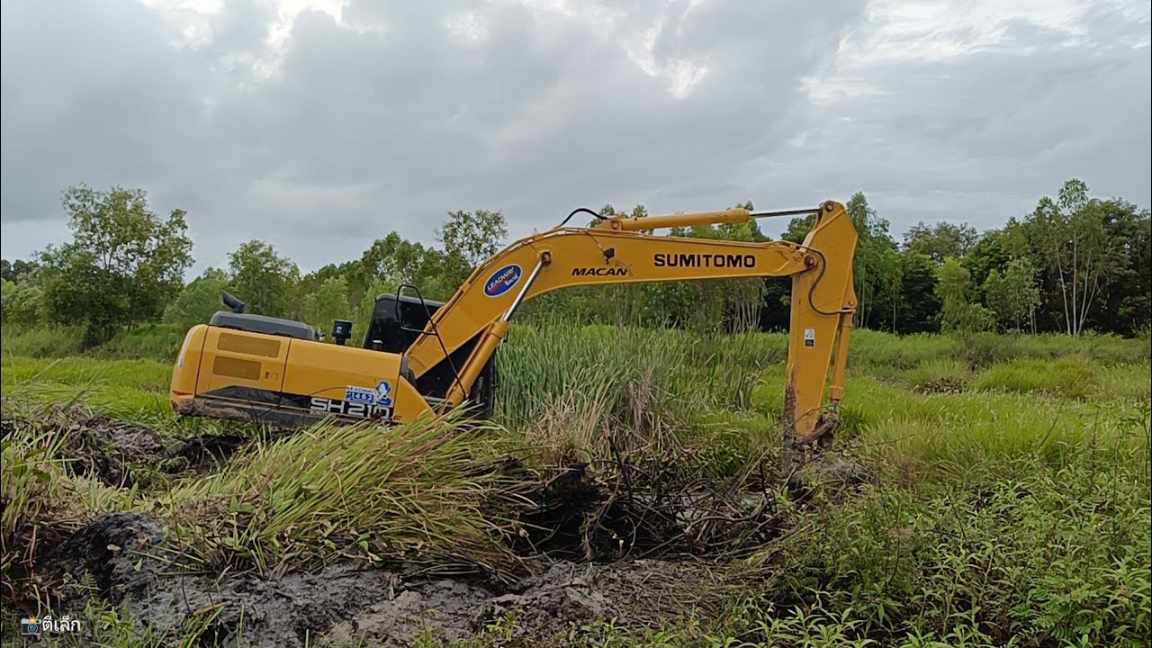 มาถึงก็บุกเลยไม่ลีลา SUMITOMOsh210f-6ฟ้าบันดาล ลงเคลียร์วัชพืชเปิดทางน้ำ
