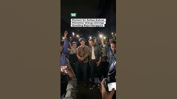 Momen Sri Sultan keluar menemui warga diiringi Gending Raja Manggala.