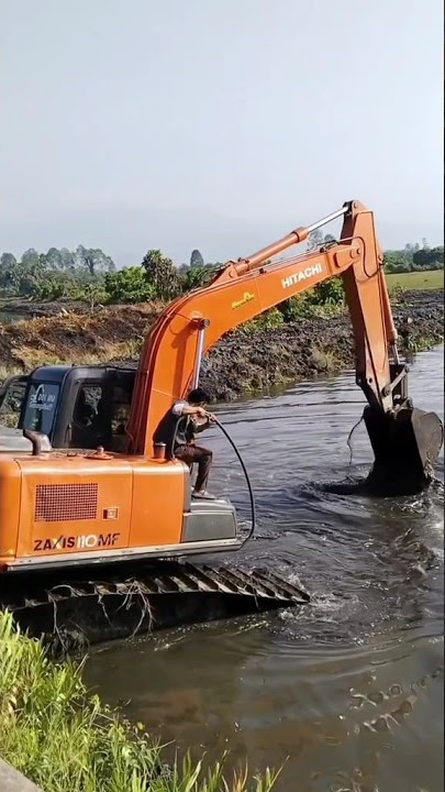 Beko Hitachi Turun Ke Air#shorts #beko #truck #excavator