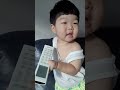 집에 오자마자 에어컨 리모컨부터 찾는 20개월아기 더운건 못참는다구😂 #shorts