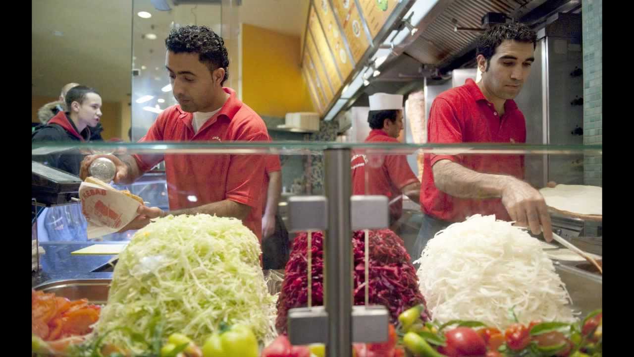 Multimedia - Turkish doner kebab wins Germany's hearts ...