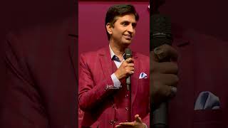 Audience sings Koi deewana kehta hai koi pagal samajhta hai.. Kumar Vishwas #jashnerekhta