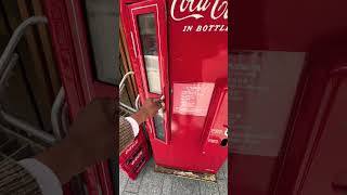 🔥🔥Coca-Cola vintage vending machine 😮 Old is gold 🤩🤩#shorts