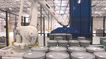 Robot palletizer for buckets fully automatic high capacity pallet conveyor system