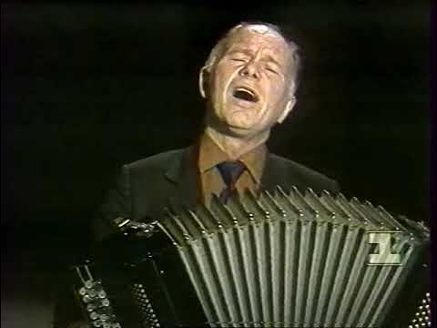 Бабушка и дедушка в деревне. Видео песни старики. Видео песни старики. Видео песни старики. Видео песни старики.