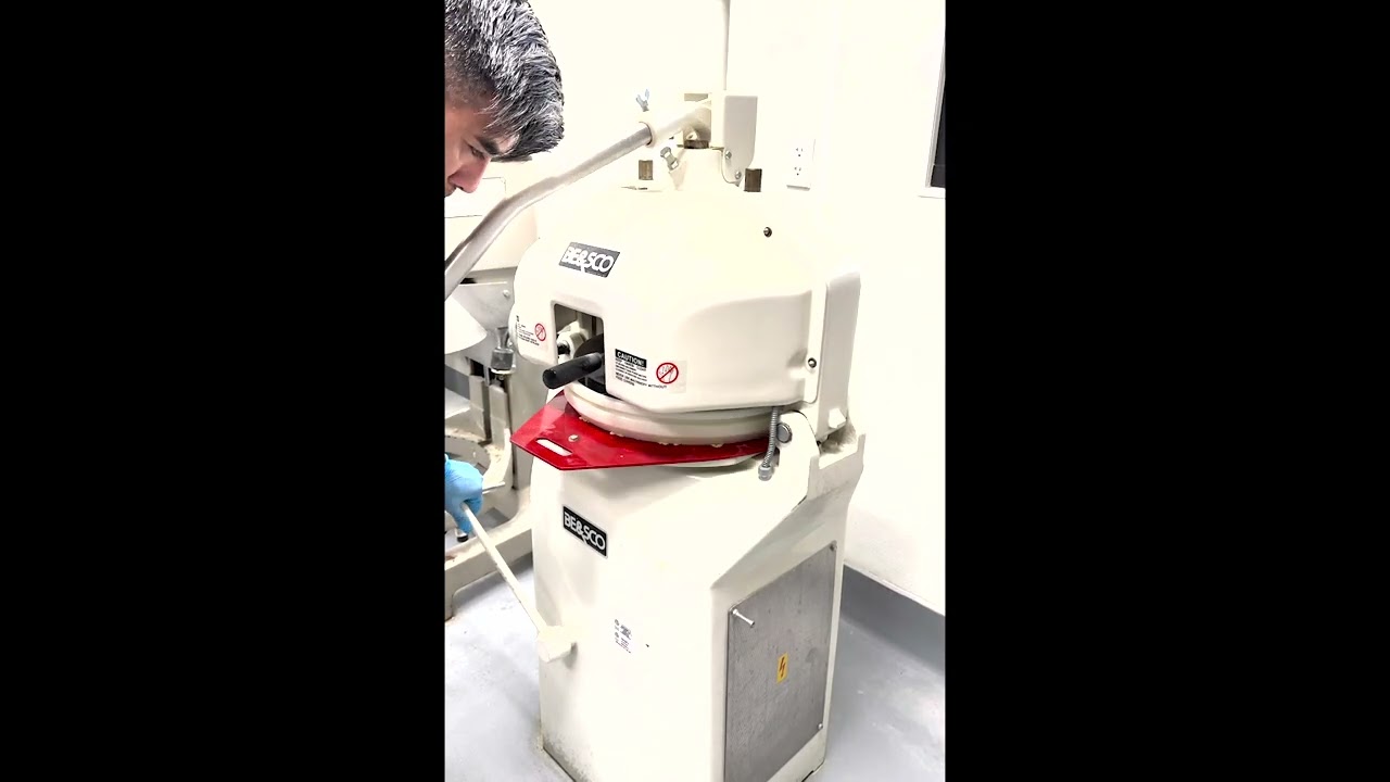 E322349 - Erika Record Semi RH 4/41RH 30 Piece Semi-Automatic Dough Divider And Rounder