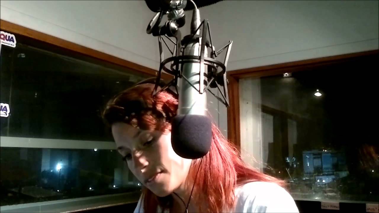 Locutora y conductora de Radio - @BarbiPerrone - Solo 1 minuto