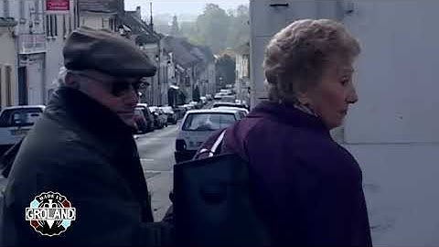 Le René va mettre une pétée à la Monique ! - Made in Groland