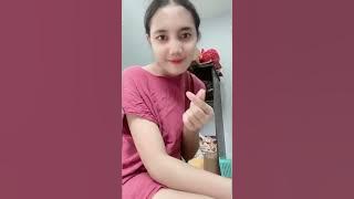 Daster pink sedang nyetrika baju ada yang kelihatan