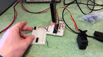 dsPIC controlling servo motor using a switch
