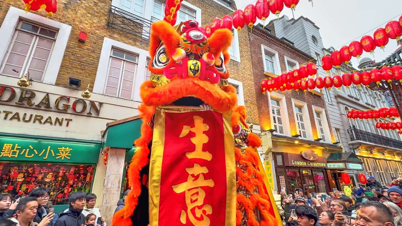 London’s Chinese New Year 2025 LION DANCE & LETTUCE EATING in Chinatown, Year of the Snake 🐍 4K HDR