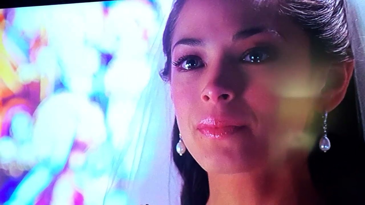 The heart wrenching moment between Clark and Lana after the wedding in Smallville Promise. 🙏🙏