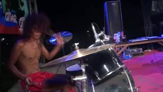 Gus Javar dengan Drum Yang Baru Aksi Di Pentas