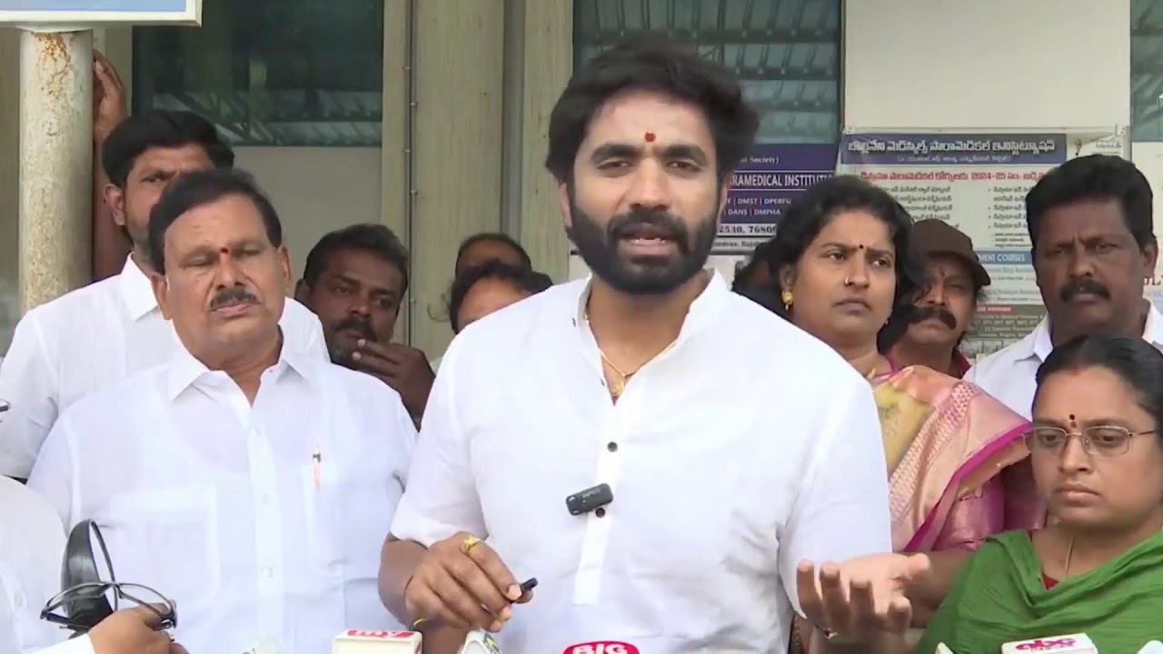 రాజమండ్రిలో కల్తీ పాలు తాగి కిమ్స్ హాస్పిటల్ లో చికిత్స పొందుతున్న బాధితులను మార్గాని భరత్ పరామర్శ