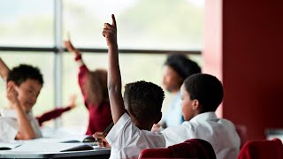 Govt warns it will strip funding from independent schools if they refuse to open after school holid