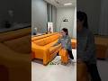 小さなソファが大きく変身! ゲストのためにママが見せた魔法のようなスゴ技!🛋️✨#shorts