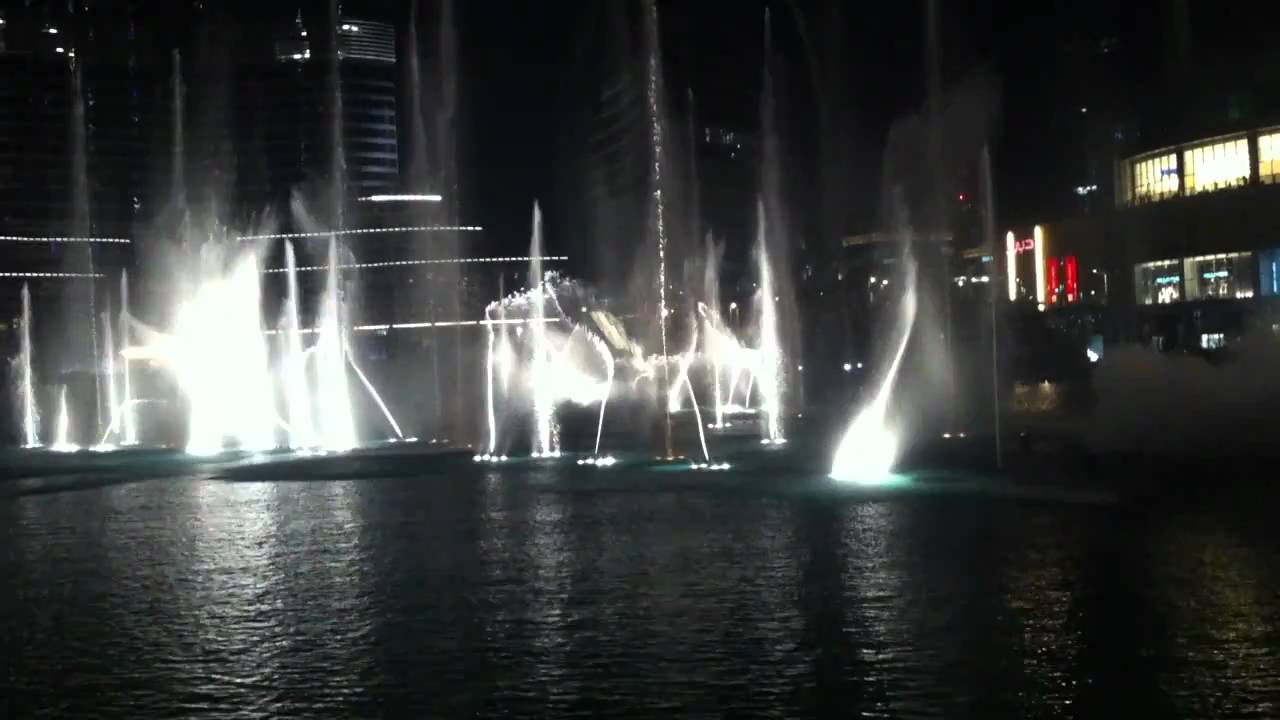 Dubai Fountain dancing on Michael Jackson's 