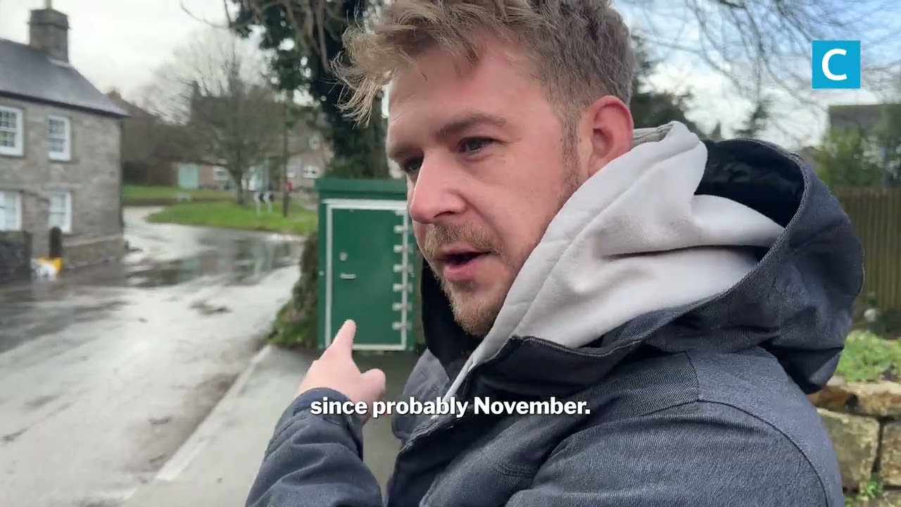 Дороги в Ститиансе затоплены "водой, кишащей фекалиями".