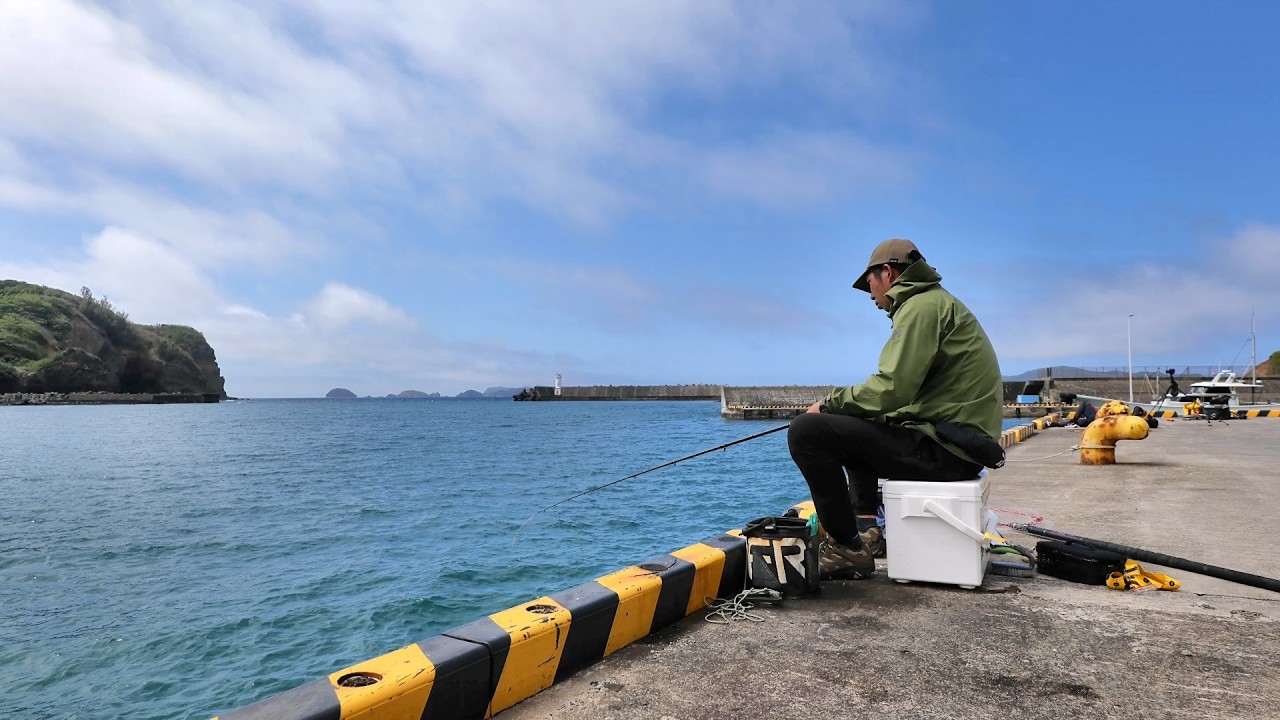 絶海の孤島ならただの堤防でもヤバい魚が釣れるのか？母島でかぶせ釣りしてみたら…【小笠原母島遠征#2】