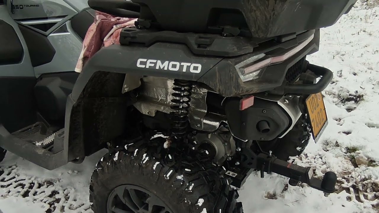 Cf moto gladiátor 850 G3 v akci na sněhu