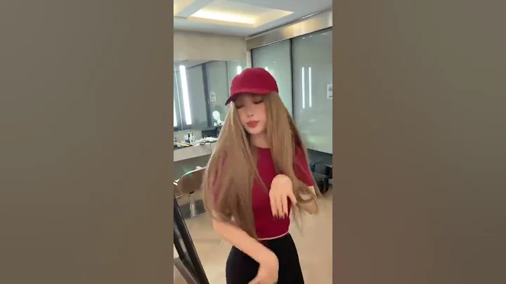 【YUSHUXIN 虞书欣 ESTHERYU】虞书欣热辣女友风~虞书欣抖音更新 - 天天要闻