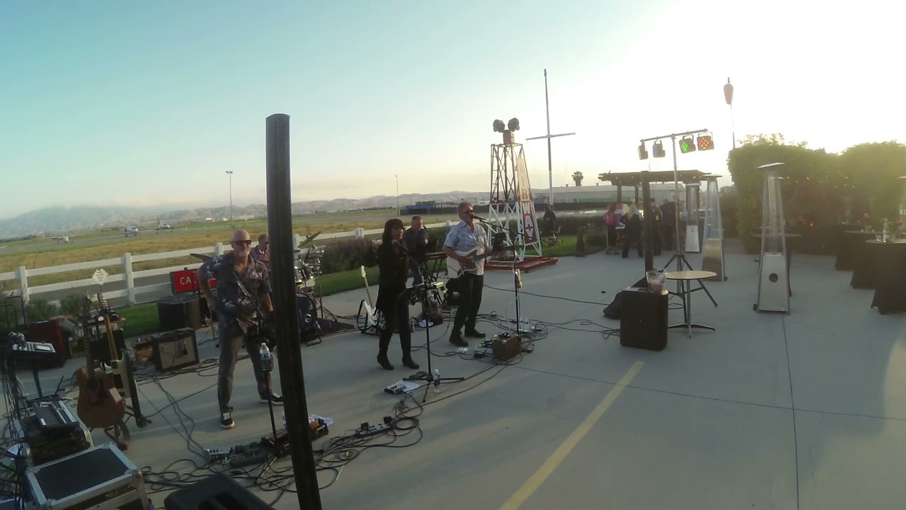 The OC3 plays Living on Prayer with the intro from Final Countdown