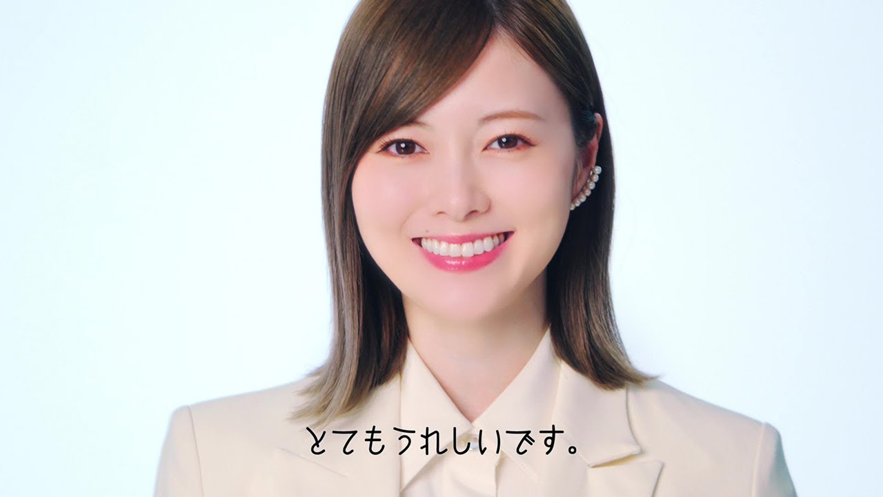 白石麻衣 白スーツ姿でキリリ 最初は苦手だったんですけど デジタルによる変化 語る Hennge新ウェブ動画公開 Videos Wacoca Japan People Life Style