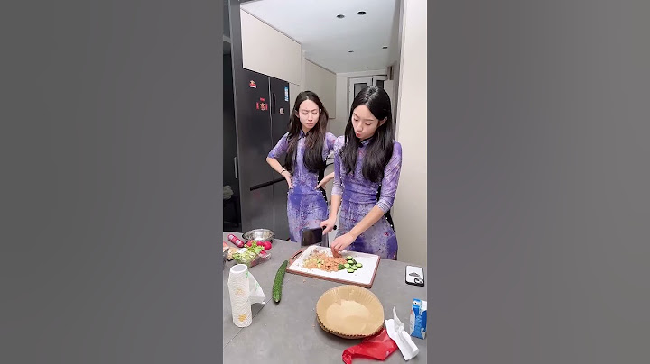 把姐姐的手机壳换成菜刀手机壳，结果姐妹情差点破裂！【两只马儿—恶搞姐妹】