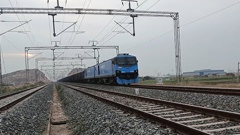 high speed freight corridor with Wag 12b vs Wag 9 koyla train video / Wdfc India