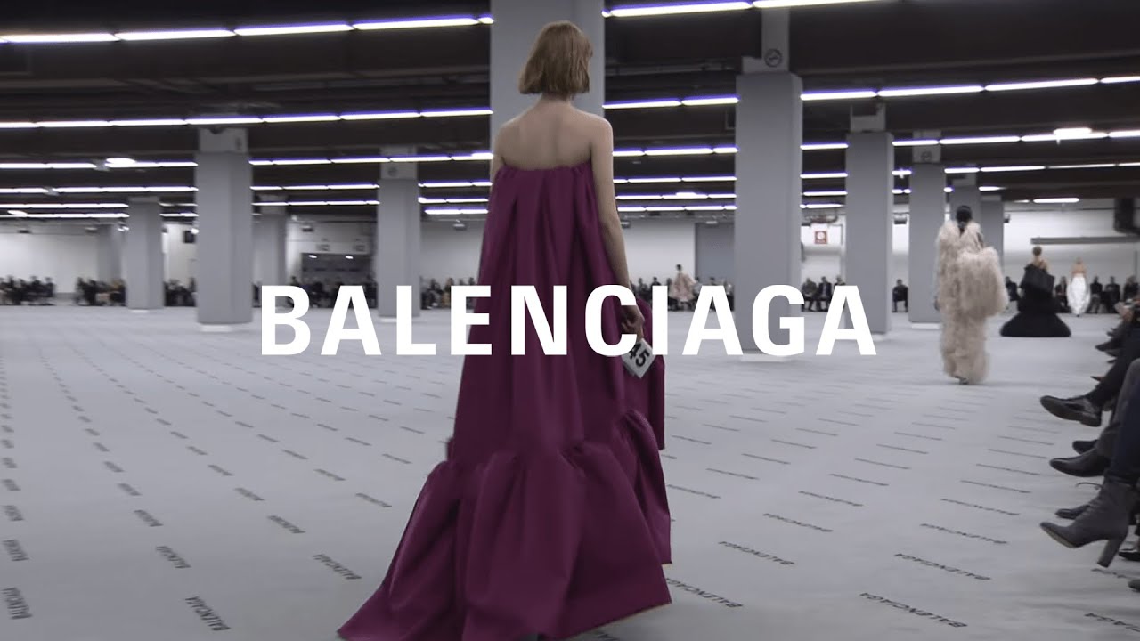 Balenciaga Women Winter 17 Show