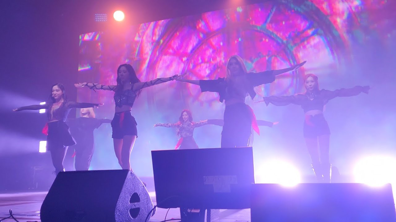 Dreamcatcher (드림캐쳐) - Chase Me | 230228 | Atlanta | [4k60fps FANCAM - Front Row] 