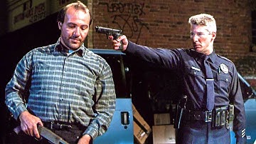 不正な警官は彼のパートナーを陥れる | 背徳の囁き | 映画シーン