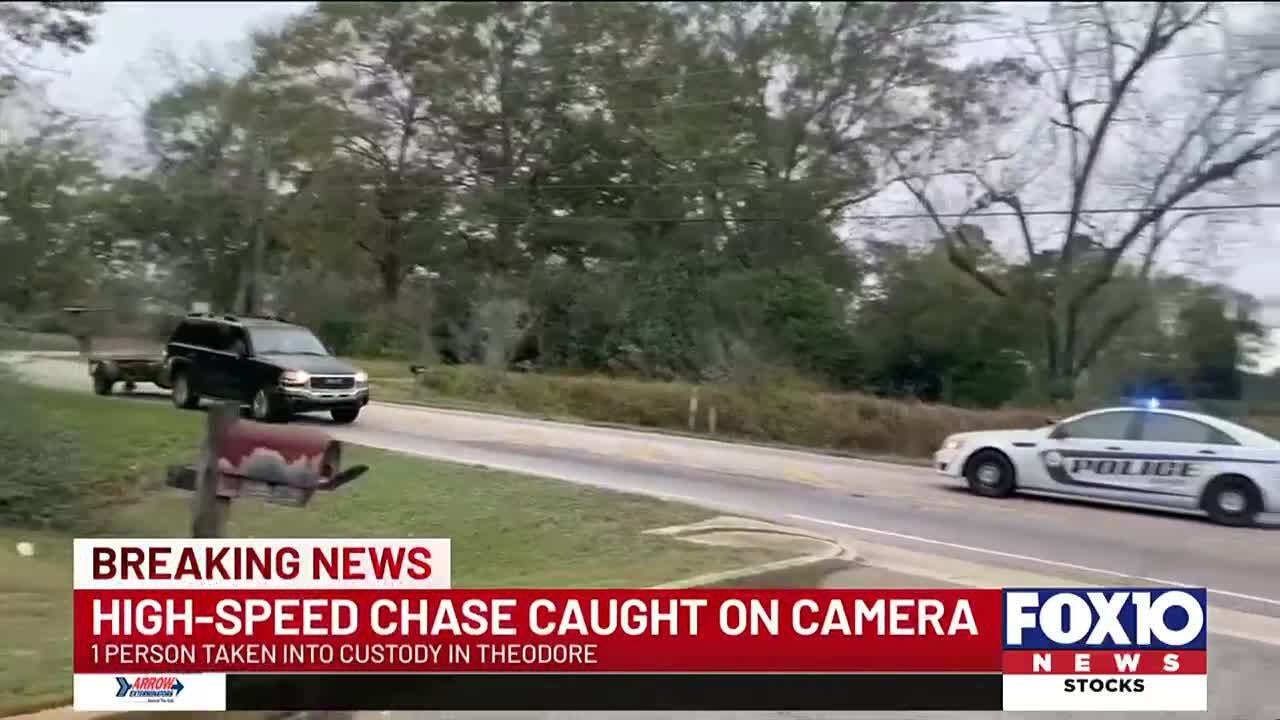 High-speed chase caught on camera - YouTube