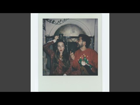 Navidad en Cada Esquina (It's Beginning To Look A Lot Like Christmas)