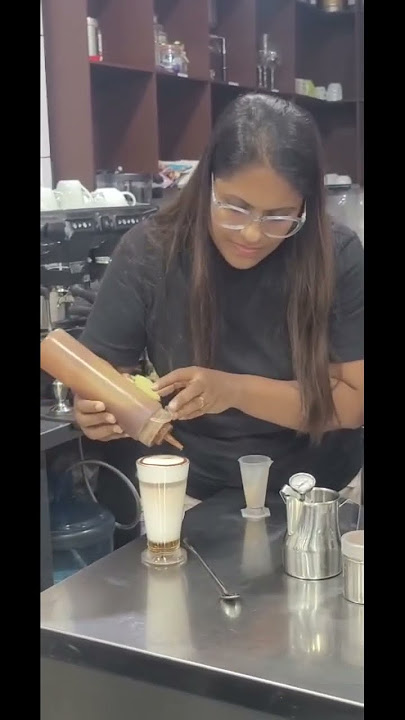 Caramel latte macchiato එක උඩින් කැරමල් සෝස් එක දාන්න පොඩි ට්‍රයි එකක් 🥰