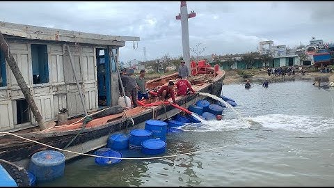 Đội Thợ Lặn Trục Vớt Tàu Cá Bị Chìm Sau Bão Số 13 | Kéo Vào Trường Đà Sửa Chữa