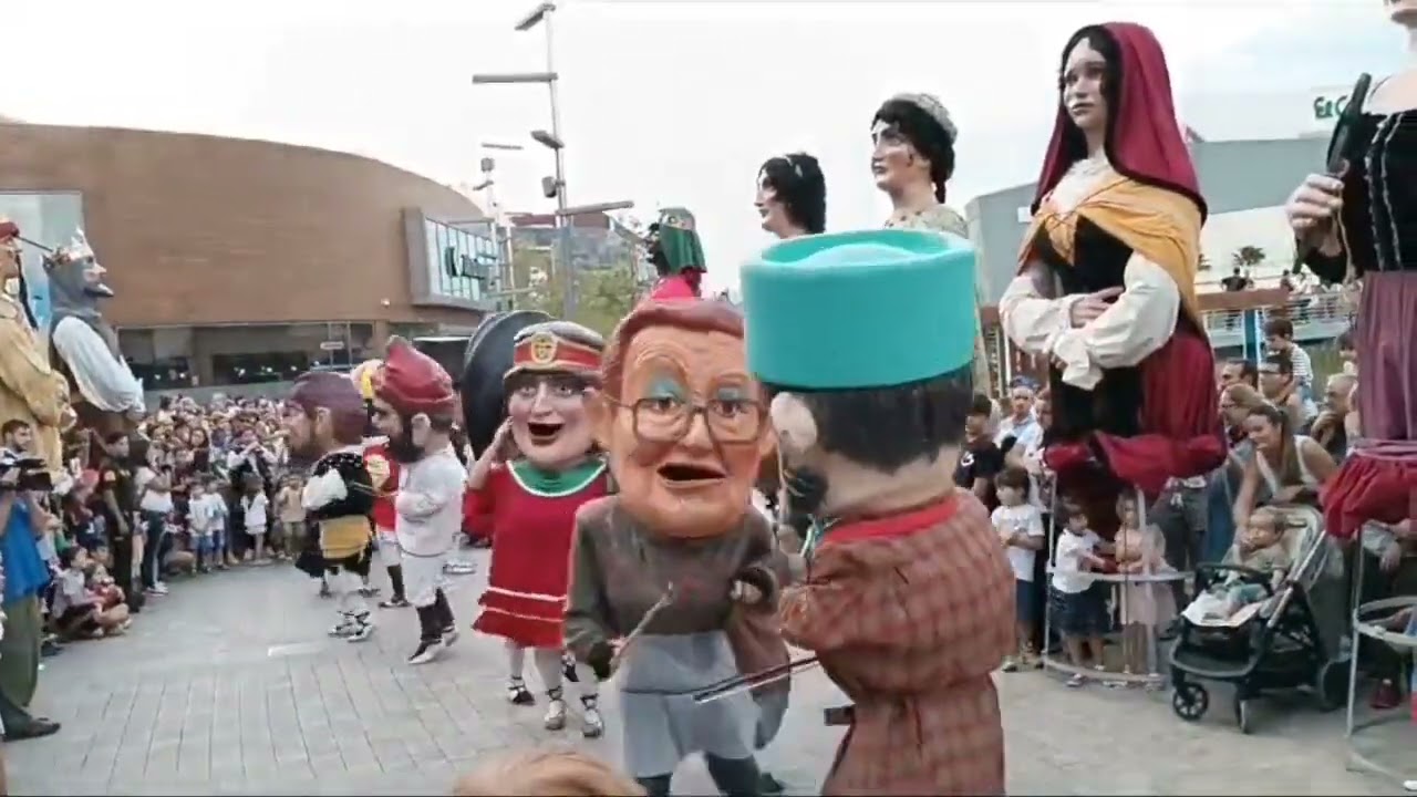 Gigantes y cabezudos Zaragoza. Puerto Venecia 2023.
