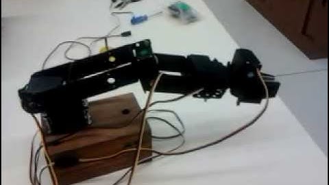 Control de un brazo robot mediante joystick